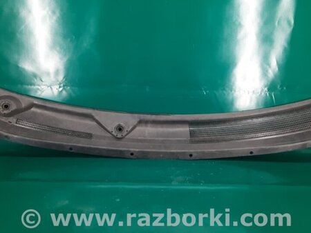ФОТО Пластик под лобовое стекло (Жабо) для Jeep Cherokee (2014-) Киев