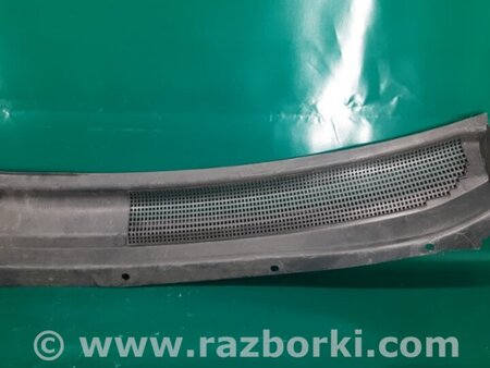 ФОТО Пластик под лобовое стекло (Жабо) для Jeep Cherokee (2014-) Киев