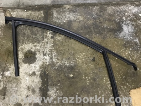 ФОТО Рамка стекла двери для Mazda 3 BM (2013-...) (III) Киев