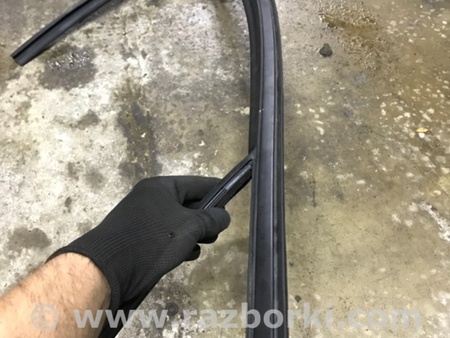 ФОТО Рамка стекла двери для Mazda 3 BM (2013-...) (III) Киев