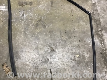 ФОТО Уплотнитель стекла двери для Subaru Legacy (все модели) Киев