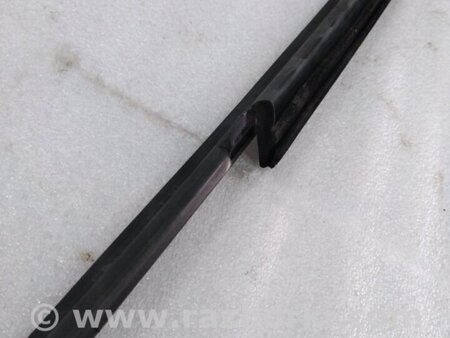 ФОТО Уплотнитель стекла двери для Porsche Cayenne Type 958 (10-18) Киев