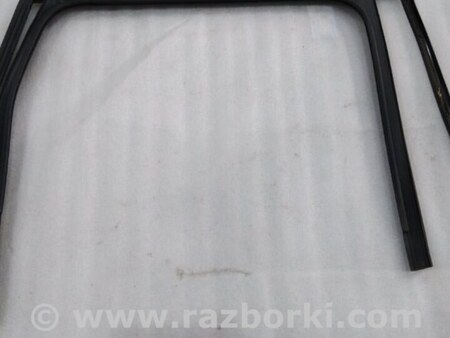 ФОТО Уплотнитель стекла двери для Porsche Cayenne Type 958 (10-18) Киев