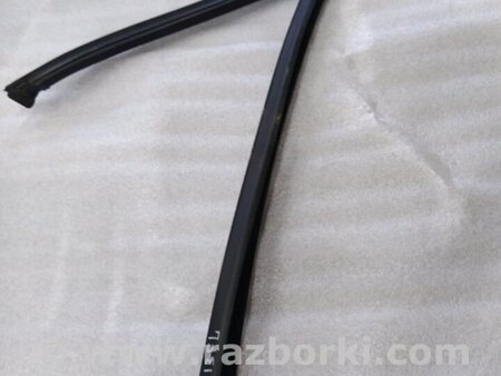 ФОТО Уплотнитель стекла двери для Porsche Cayenne Type 958 (10-18) Киев