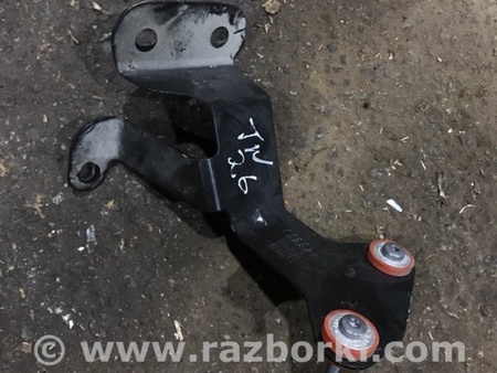 ФОТО Кронштейн для Audi (Ауди) A4 B8 - 8K2, 8K5 (08.2007-11.2015) Киев
