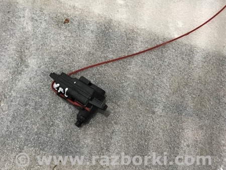 ФОТО Активатор лючка бензобака для Audi (Ауди) A4 B8 - 8K2, 8K5 (08.2007-11.2015) Киев