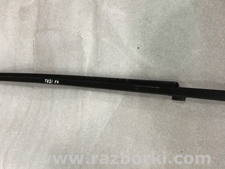 ФОТО Уплотнитель стекла двери для Porsche Cayenne Type 958 (10-18) Киев