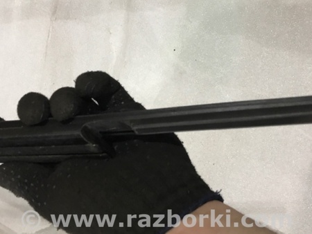 ФОТО Уплотнитель стекла двери для Porsche Cayenne Type 958 (10-18) Киев
