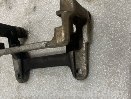 ФОТО Скоба суппорта для Audi (Ауди) A4 B8 - 8K2, 8K5 (08.2007-11.2015) Киев