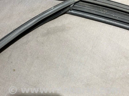 ФОТО Уплотнитель стекла двери для Porsche Macan Киев