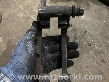 ФОТО Скоба суппорта для Audi (Ауди) A6 C7 (11.2010-10.2018) Киев