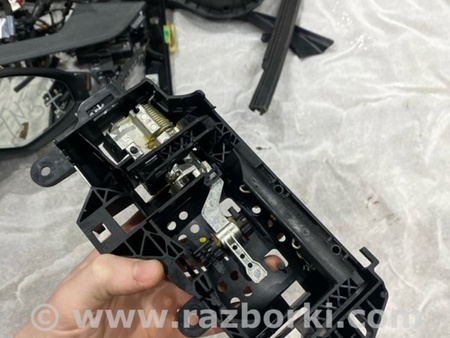 ФОТО Кронштейн ручки двери для Audi (Ауди) A4 B8 - 8K2, 8K5 (08.2007-11.2015) Киев