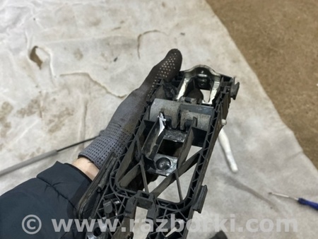 ФОТО Кронштейн ручки двери для Audi (Ауди) A3 8V1, 8VA, 8V7, 8VS (03.2012-...) Киев