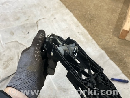 ФОТО Кронштейн ручки двери для Audi (Ауди) A3 8V1, 8VA, 8V7, 8VS (03.2012-...) Киев