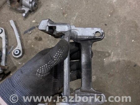 ФОТО Скоба суппорта для Audi (Ауди) A5 8T (03.2007-11.2016) Киев
