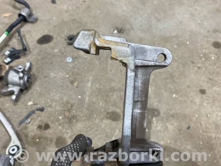 ФОТО Скоба суппорта для Audi (Ауди) A5 8T (03.2007-11.2016) Киев
