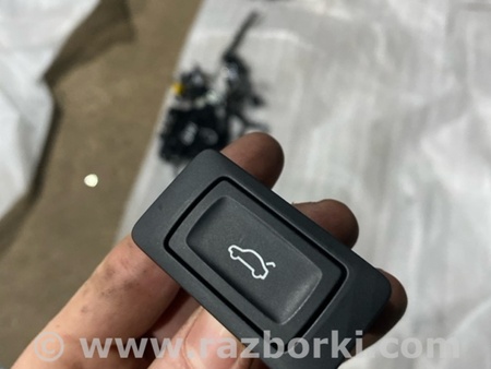 ФОТО Кнопка открывания багажника для Audi (Ауди) A5 8T (03.2007-11.2016) Киев
