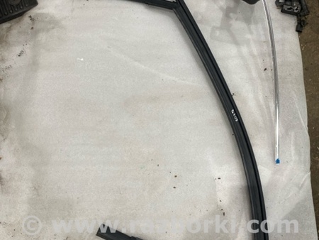 ФОТО Уплотнитель стекла двери для Audi (Ауди) A3 8V1, 8VA, 8V7, 8VS (03.2012-...) Киев