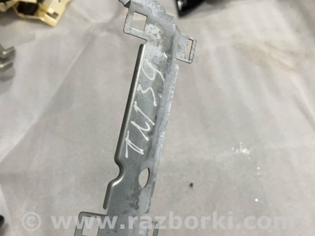 ФОТО Кронштейн для Audi (Ауди) A8 D4 (11.2009-01.2018) Киев