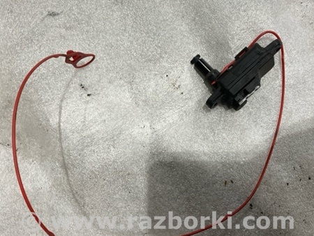 ФОТО Активатор лючка бензобака для Audi (Ауди) A3 8V1, 8VA, 8V7, 8VS (03.2012-...) Киев