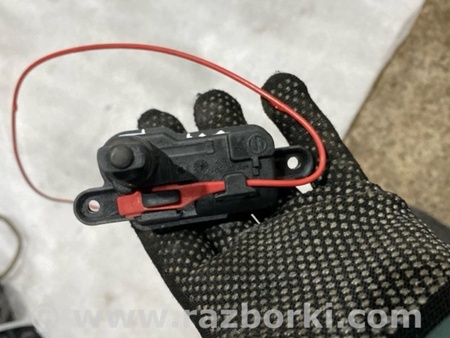 ФОТО Активатор лючка бензобака для Audi (Ауди) A3 8V1, 8VA, 8V7, 8VS (03.2012-...) Киев