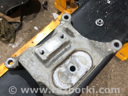 ФОТО Кронштейн для Audi (Ауди) A4 B8 - 8K2, 8K5 (08.2007-11.2015) Киев