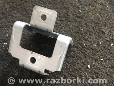 ФОТО Кронштейн ручки дверной для Subaru Outback Киев