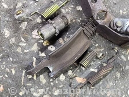 ФОТО Комплект колодок и механизмов ручного торомоза для Subaru Outback Киев