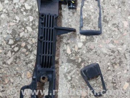 ФОТО Кронштейн ручки дверной для Subaru Forester SG Киев