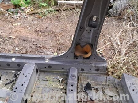 ФОТО Стойка кузова центральная для Toyota Auris E150 (10.2006-11.2012) Киев