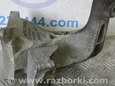 ФОТО Кронштейн крепления двигателя для Mercedes-Benz C-CLASS W204 (07-14) Киев