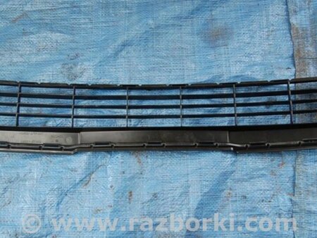 ФОТО Решетка переднего бампера для Toyota Corolla E16/E17 (2012-2018) Киев