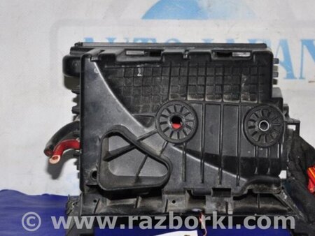 ФОТО Блок предохранителей для Volkswagen Jetta USA (10-17) Киев