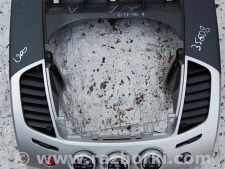 ФОТО Накладка торпедо под магнитолу для Mitsubishi L200 (06-14) Киев
