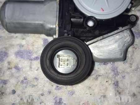 ФОТО Стеклоподъемник для Toyota Prius 30 (09-17) Киев