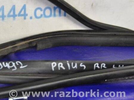 ФОТО Уплотнитель двери для Toyota Prius 30 (09-17) Киев