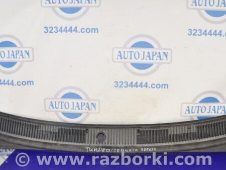 ФОТО Пластик под лобовое стекло (Жабо) для Toyota Sequoia (01-07) Киев
