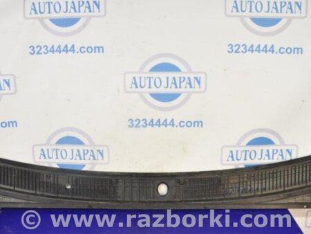 ФОТО Пластик под лобовое стекло (Жабо) для Toyota Sequoia (01-07) Киев