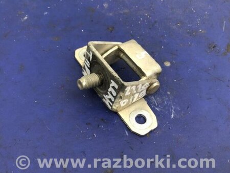 ФОТО Петля крышки багажника для Nissan Tiida/Versa C11 Киев