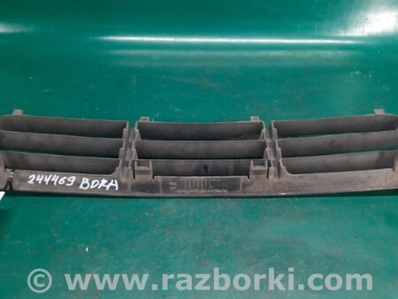 ФОТО Решетка переднего бампера для Volkswagen Bora A4 (08.1998-01.2005) Киев