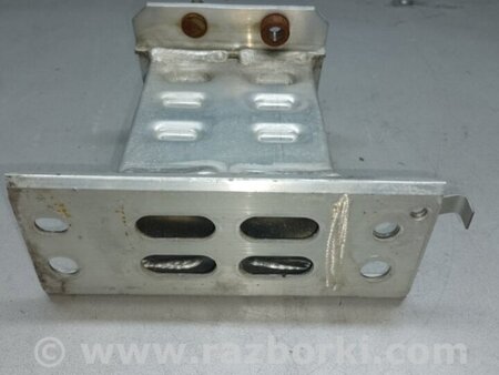 ФОТО Кронштейн усилителя переднего бампера для Toyota Prius 30 (09-17) Киев