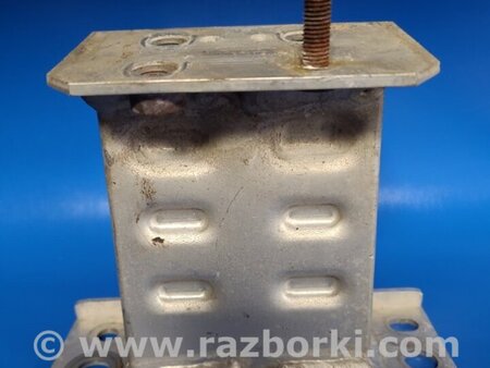 ФОТО Кронштейн усилителя переднего бампера для Toyota Prius 30 (09-17) Киев