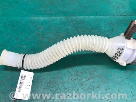 ФОТО Горловина бачка стеклоомывателя для Lexus RX300/330/350/400 (03-09) Киев