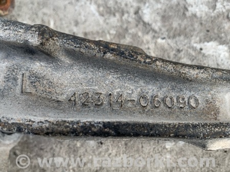 ФОТО Цапфа для Toyota Camry 30 XV30 (09.2001-03.2006) Киев