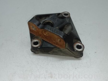 ФОТО Кронштейн крепления двигателя для Toyota Prius 30 (09-17) Киев