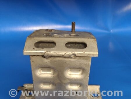 ФОТО Кронштейн усилителя переднего бампера для Toyota Prius 30 (09-17) Киев