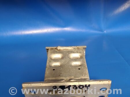 ФОТО Кронштейн усилителя переднего бампера для Toyota Prius 30 (09-17) Киев