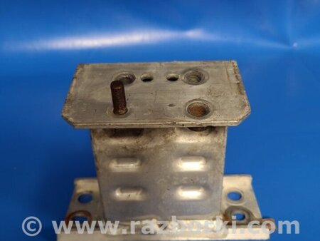ФОТО Кронштейн усилителя переднего бампера для Toyota Prius 30 (09-17) Киев
