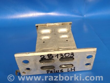 ФОТО Кронштейн усилителя переднего бампера для Toyota Prius 30 (09-17) Киев