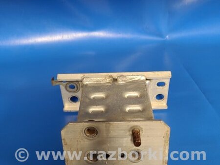 ФОТО Кронштейн усилителя переднего бампера для Toyota Prius 30 (09-17) Киев